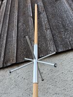 Designer Garderobe aus Holz und Aluminium