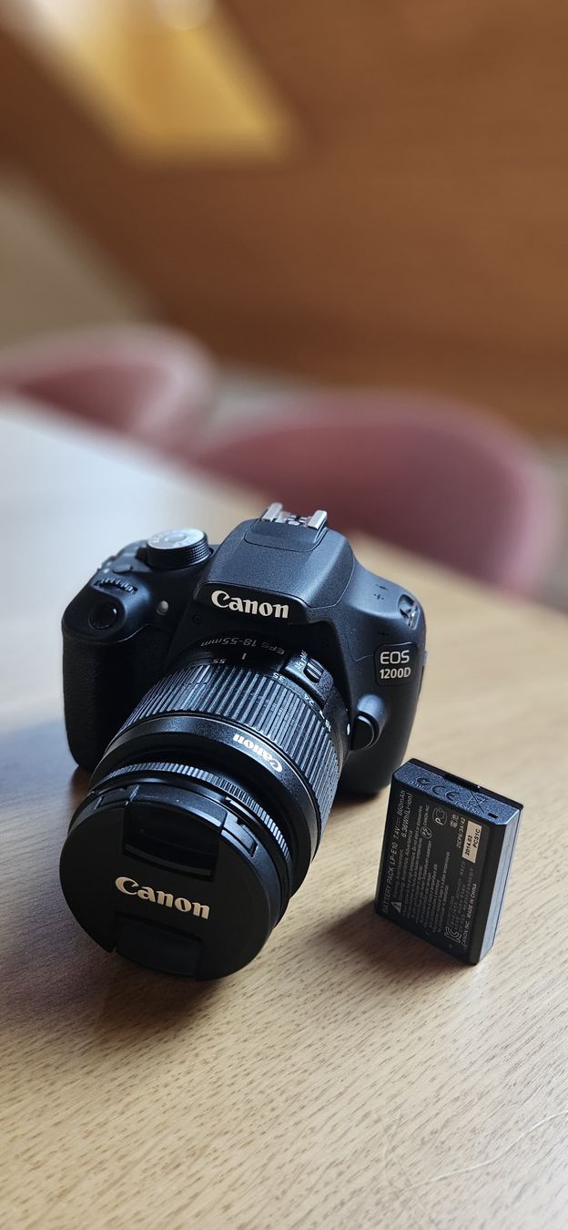 Canon Fotocamera: Canon EOS 1200D Digitalkamera mit Objektiv & Akku – Usato da Affoltern am Albis venduto da Ascot8 1