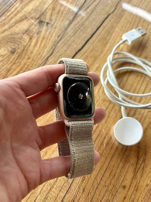 Apple Smartwatch: Apple Watch SE 40mm dorée – Gebraucht aus Perroy von barballalla 4