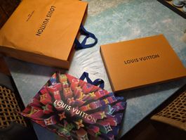 Louis Vuitton Tueteli & Schachtel Set