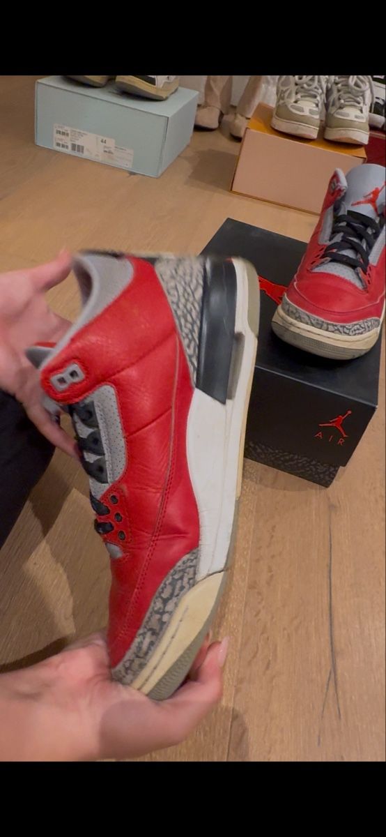 Jordan Scarpe da uomo: Jordan 3 red cement 2020 – Usato da Münchenbuchsee venduto da Leda53