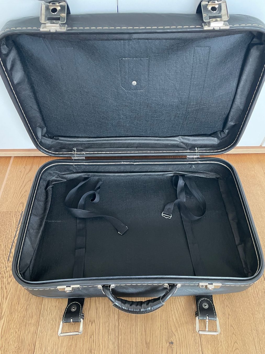 Valigie: Vintage Lederkoffer mit Schloss – Usato da Aadorf venduto da Ivory83 2