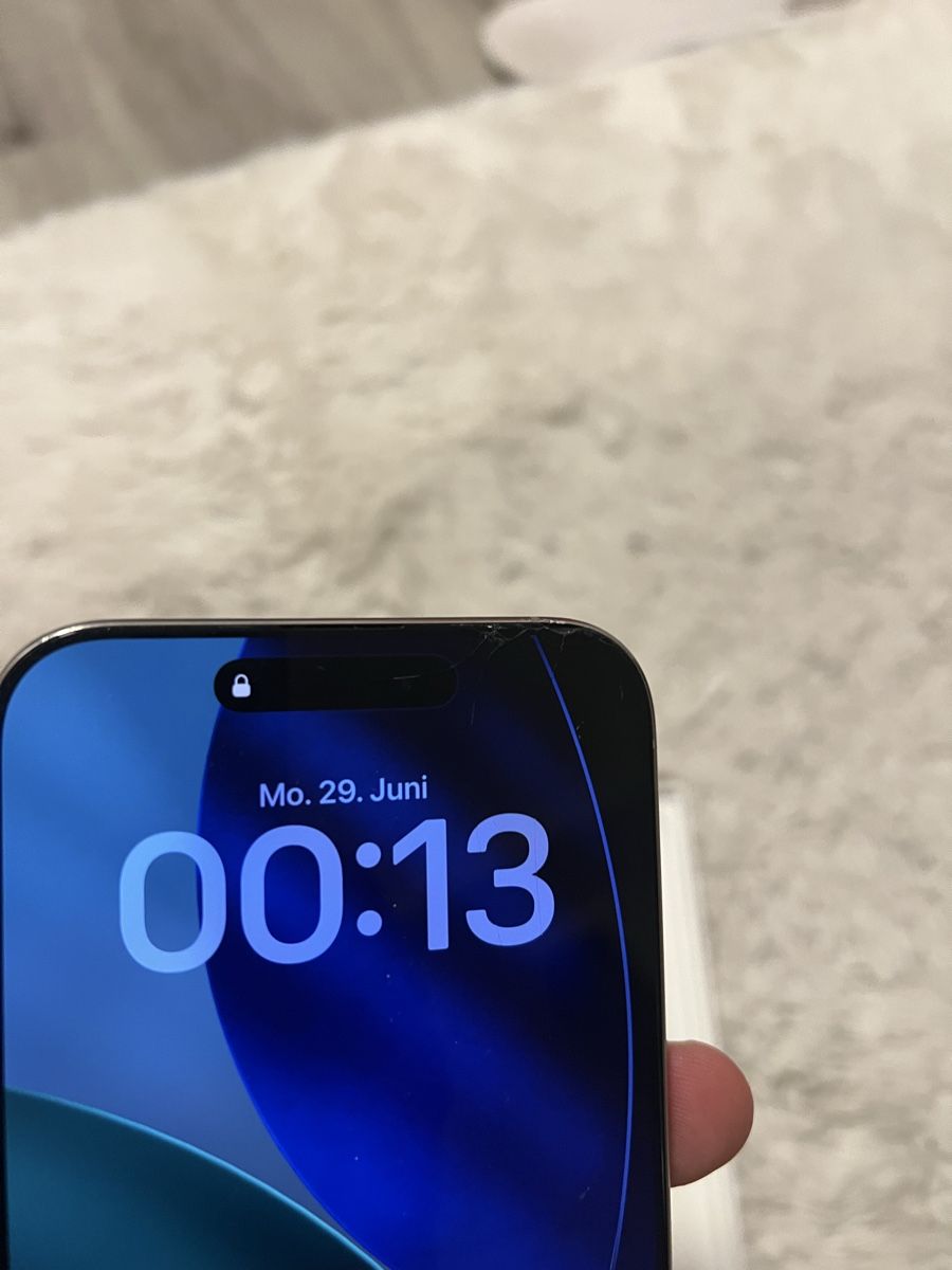 Apple Telefoni cellulari / Smartphones: iPhone 16 Pro Max 256 Go Gris Cosmos, dos brisé – Usato da Urtenen-Schönbühl venduto da Big.sanad 3