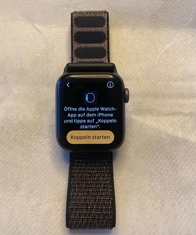 Apple watch 4 space grey aluminium case with 2024 black sport loop