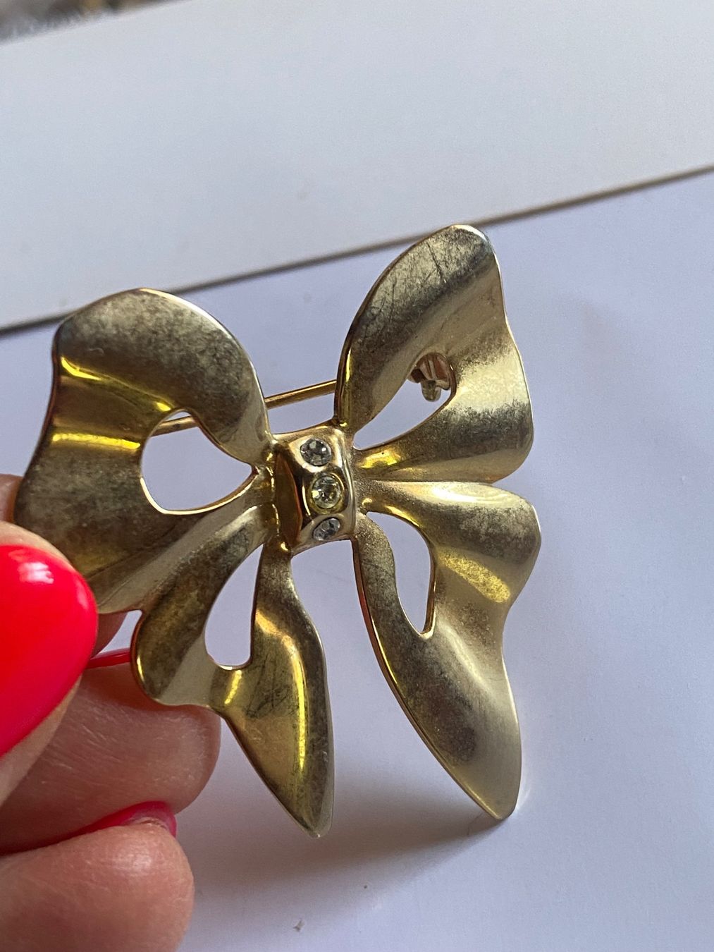 Broschen & Nadeln: Jolie broche dorée – Gebraucht aus Belmont-sur-Lausanne von chu_vxf5