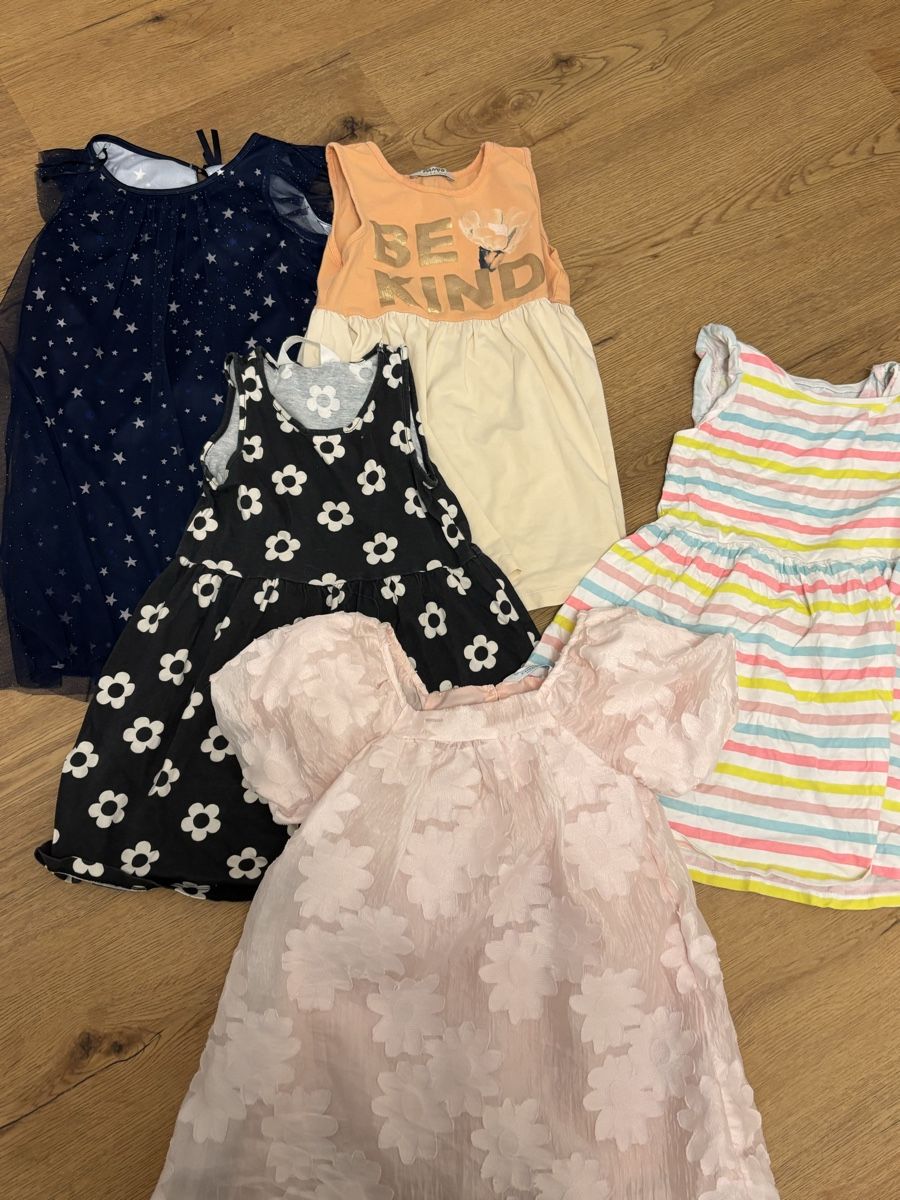Lotti & Set di vestiti: Mädchenkleider Sommer 100/116 – Usato da Ettenhausen TG venduto da Alessia. 1