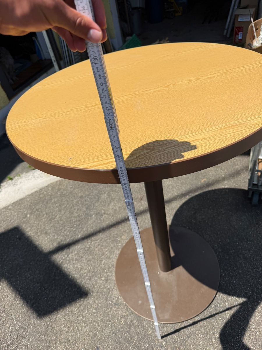 Tavoli: Stehtisch rund Holzoptik mit Metallfuss – Usato da Wettingen venduto da vpr_9gz6 2