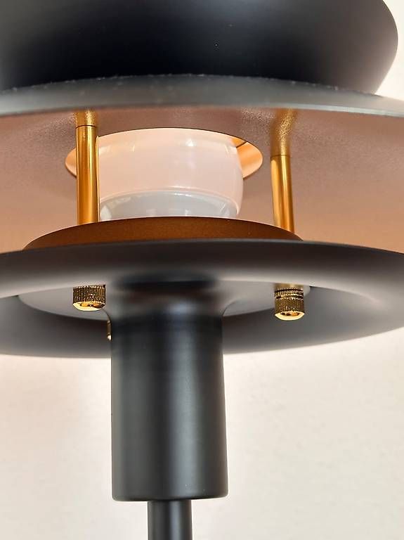 Lampade: Lampada da tavolo molto bella e particolare  – Nuovo e nell'imballaggio originale da Muzzano venduto da guf_ydd6 4