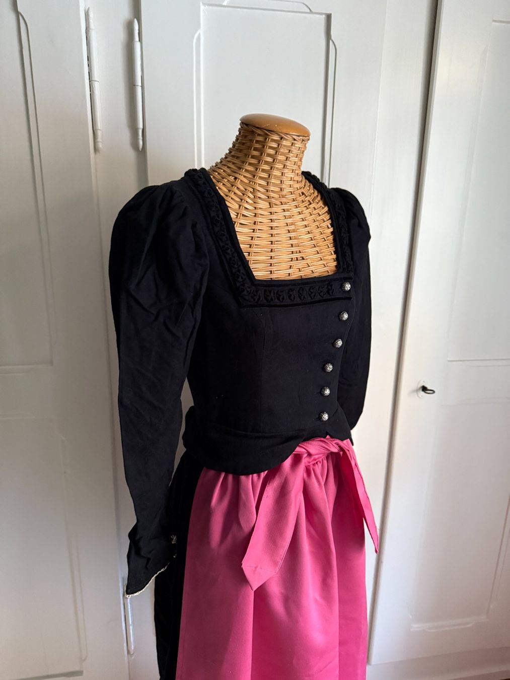 Vestiti: CHIEMSEER DIRNDL & TRACHT - Dirndl schwarz M – Usato da Zürich venduto da Diazaio 1