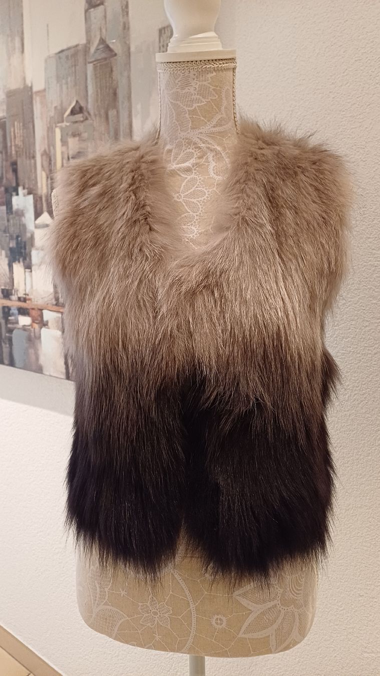 Gilets: Strickweste. Pelz. – D'occasion à Birr par wasili01