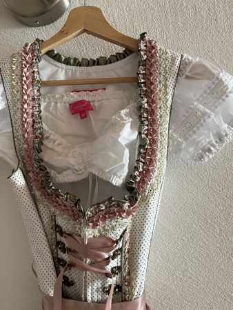 Neuwertiges Dirndl, Grösse 34, inklusive Bluse und Schürze