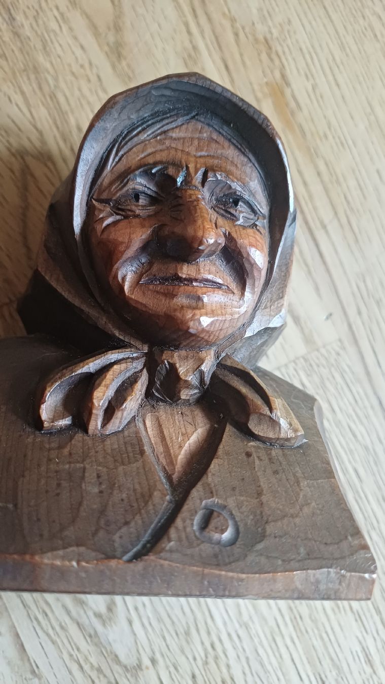 Statuette: Handgeschnitzte Frauenfigur – Usato da Flawil venduto da Naphtali 6