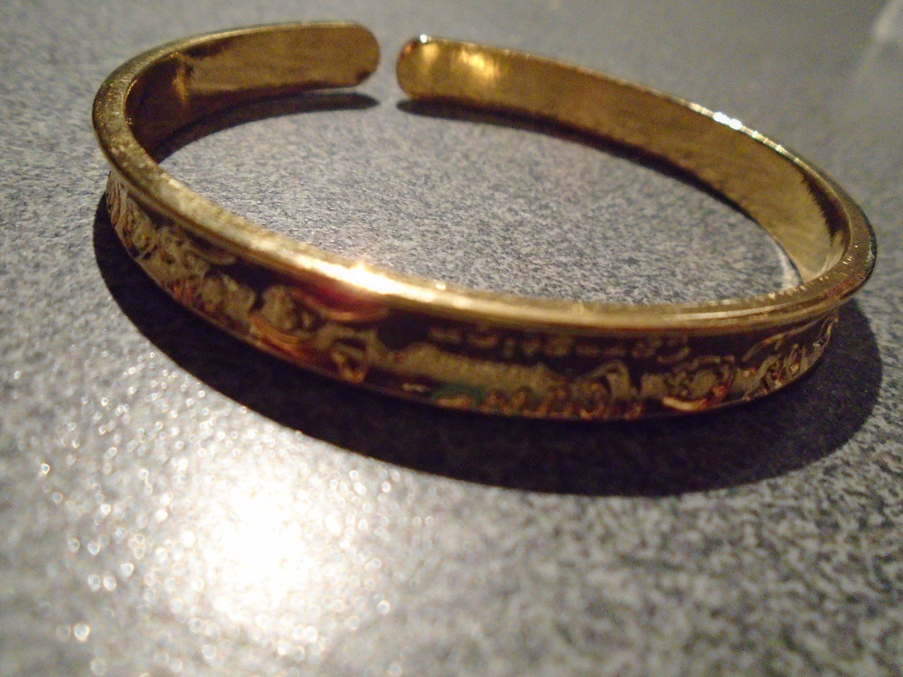 Bracelets: Armreif goldfarbig, feines Muster – D'occasion à Zürich par abraxas1291