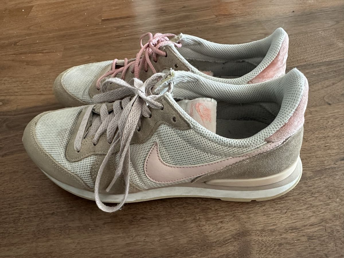 Nike Scarpe da donna: Nike Damen Sneaker, Grösse 41 – Usato da steffisburg venduto da Corinne02 1
