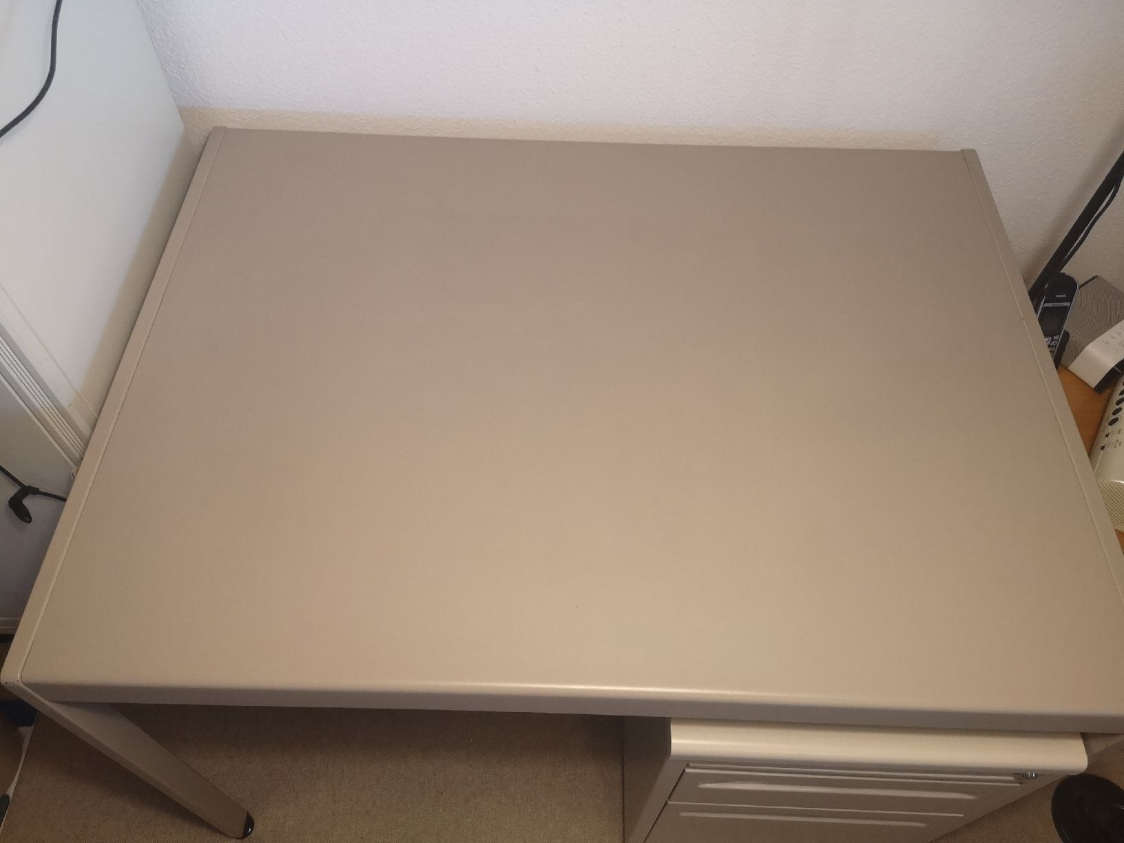 Bureaux: Bürotisch mit Rollcontainer – D'occasion à Sissach par cor_n2dt 1
