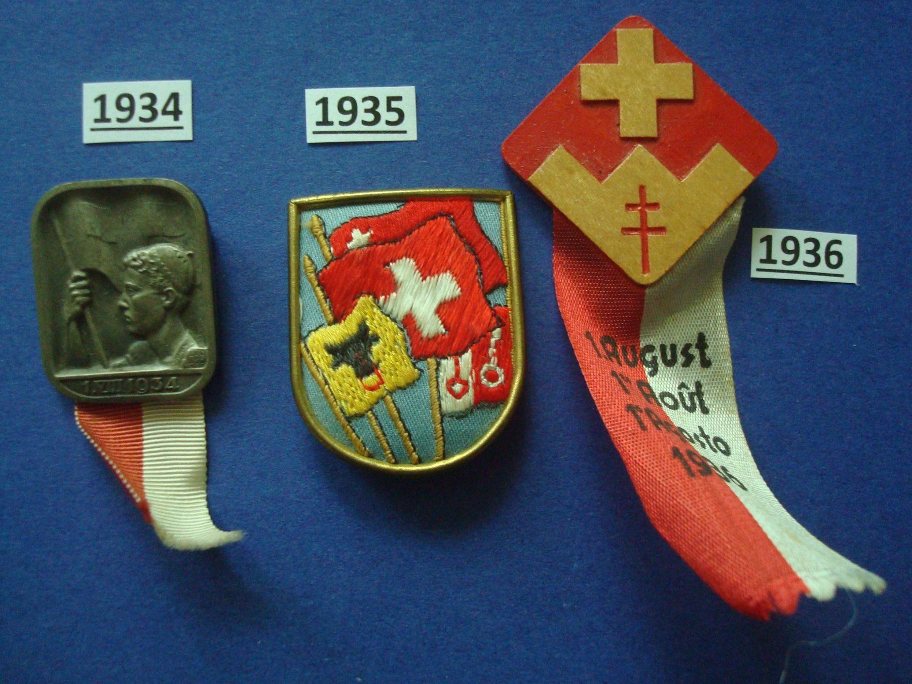 Placchette & Badge: Abzeichen 1. August 1934-1935-1936 – Usato da Riehen venduto da Baerewaegli