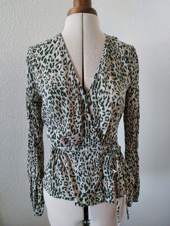 Baum und Pferdgarten Damen Wickelbluse mit Leo Muster Gr. 34