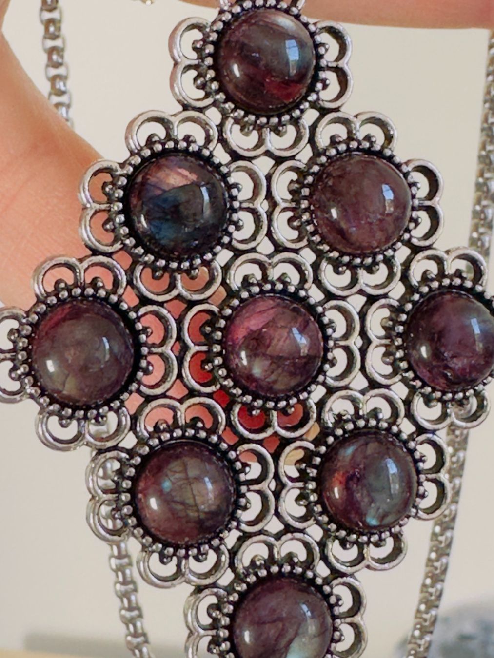 Catenine: Color Enhanced Red Flash Labradorite Necklace – Nuovo e nell'imballaggio originale da Genève venduto da AGBERG 8