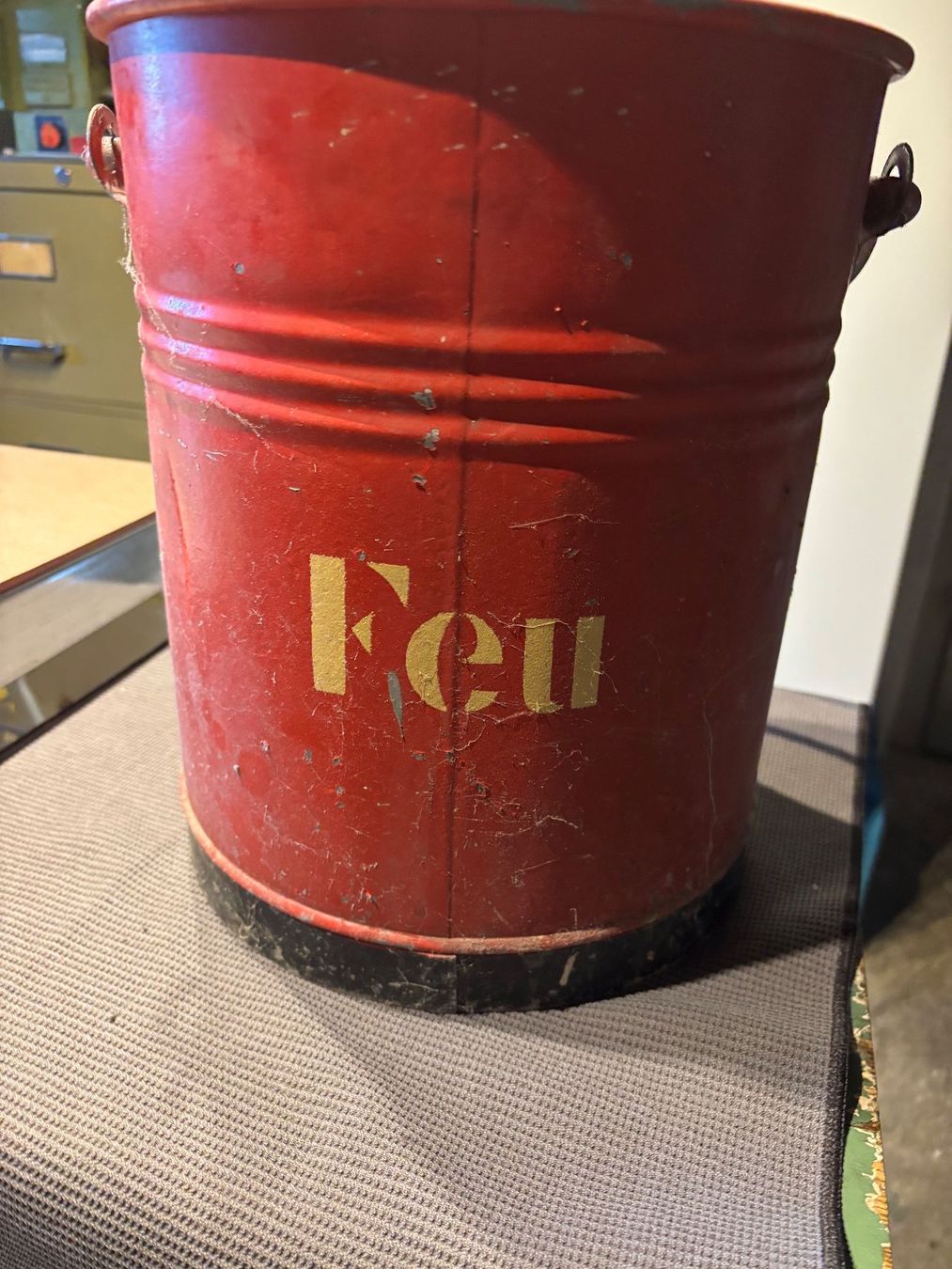 Autres articles pour la maison: Ascheneimer, sehr alt, Metalleimer – D'occasion à Niederurnen par Guste 2