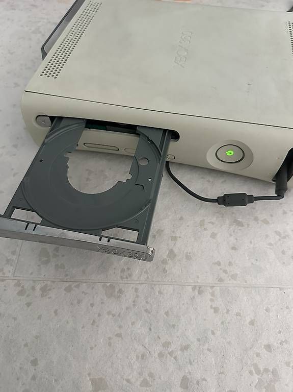 Konsolen: Xbox 360 console con kinect e 2 giochi – Gebraucht aus Paradiso von jo7_g8xk 4