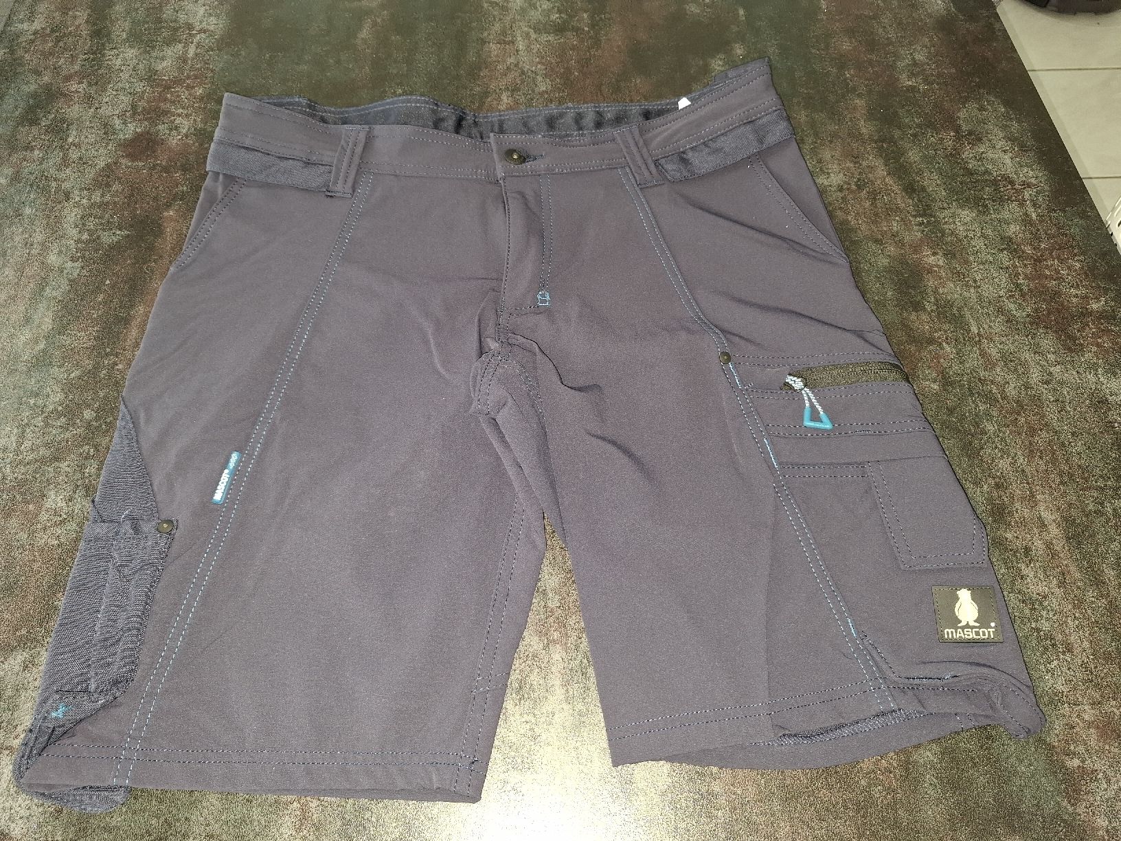 Pantaloni: Mascot Arbeitsshorts dunkelblau Grösse 46 neu – Usato da Siebnen venduto da Knipser5 4