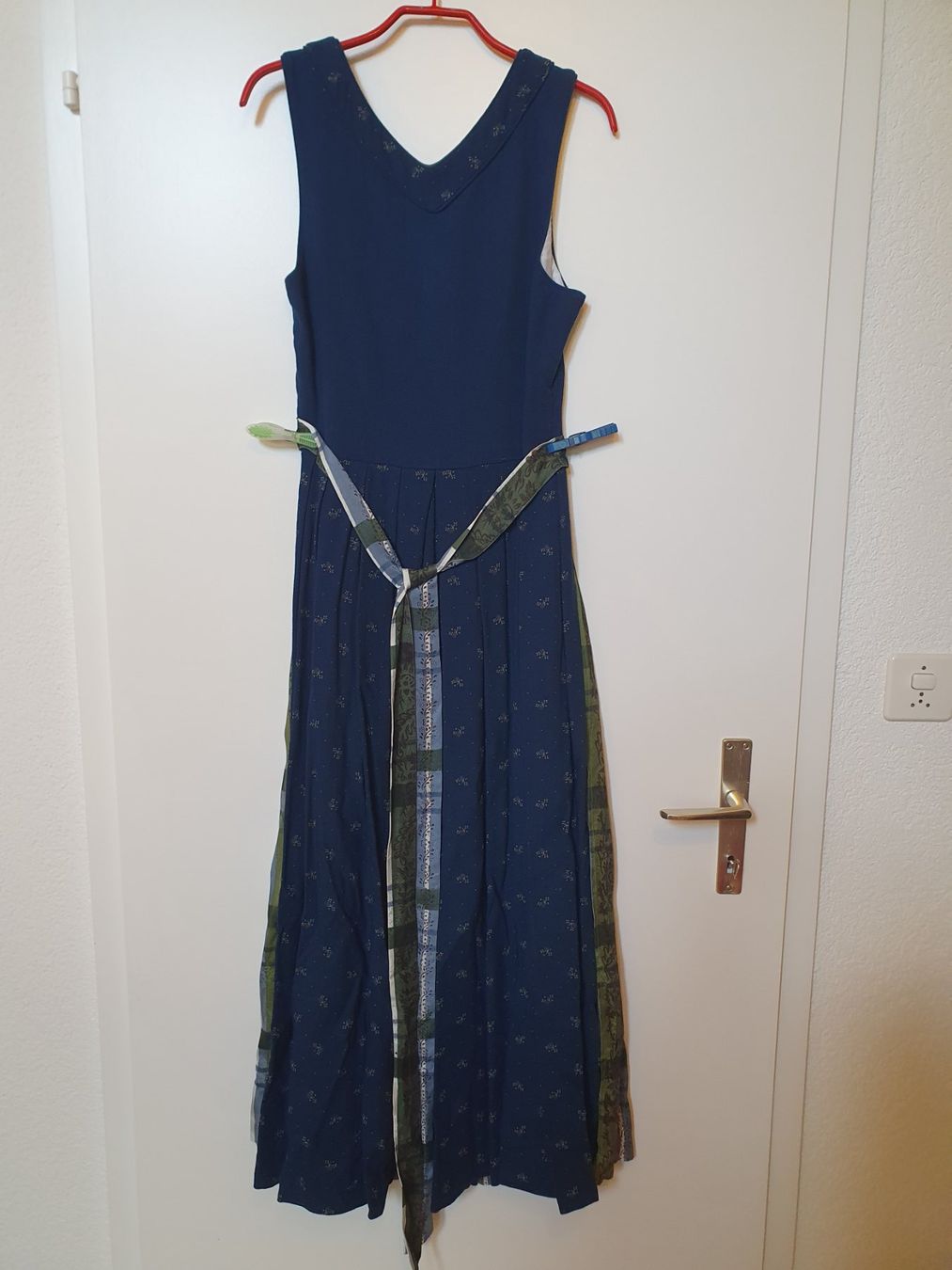 Vestiti: Dirndl - Trachtenkleid - Gr. 38 – Usato da Steffisburg venduto da C.Kreuzer 4