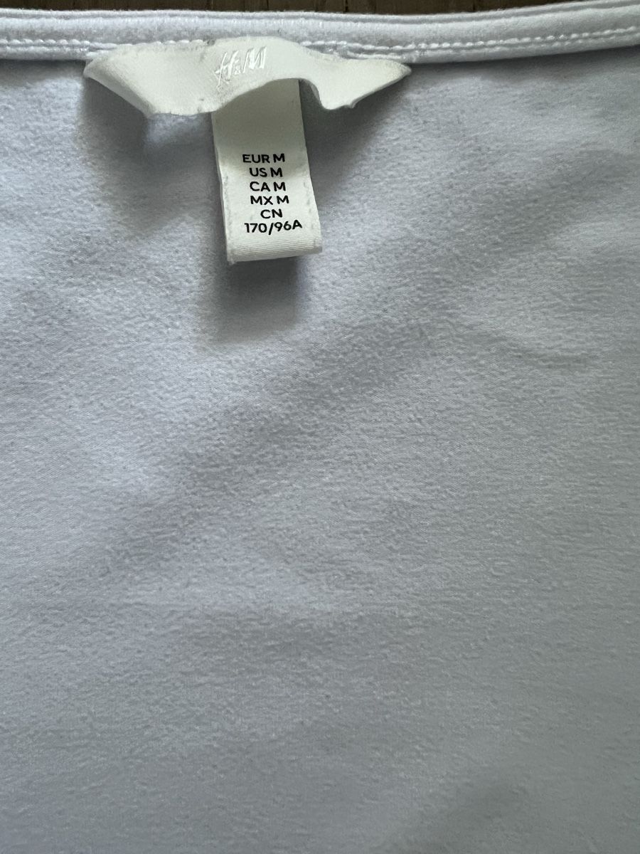 H&M Top: Body H&M weiss – Usato da Kriens venduto da Luzernerin_K 1