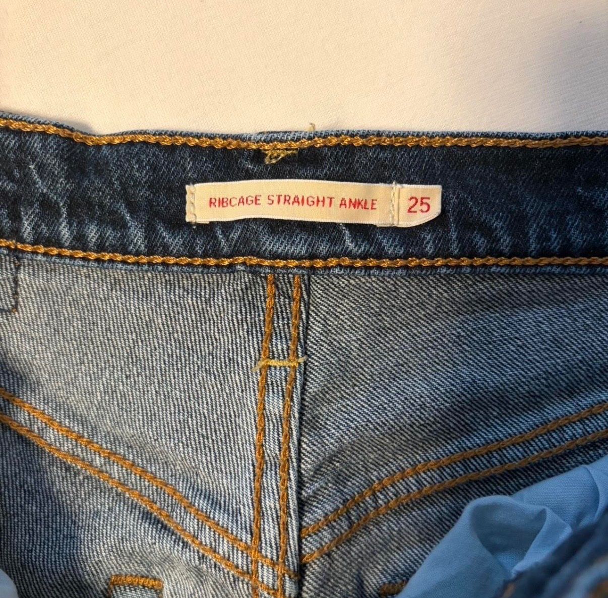 Levi's Jeans: Levis Ribcage Straight Jeans – Usato da Winterthur venduto da ana_z7yd 2