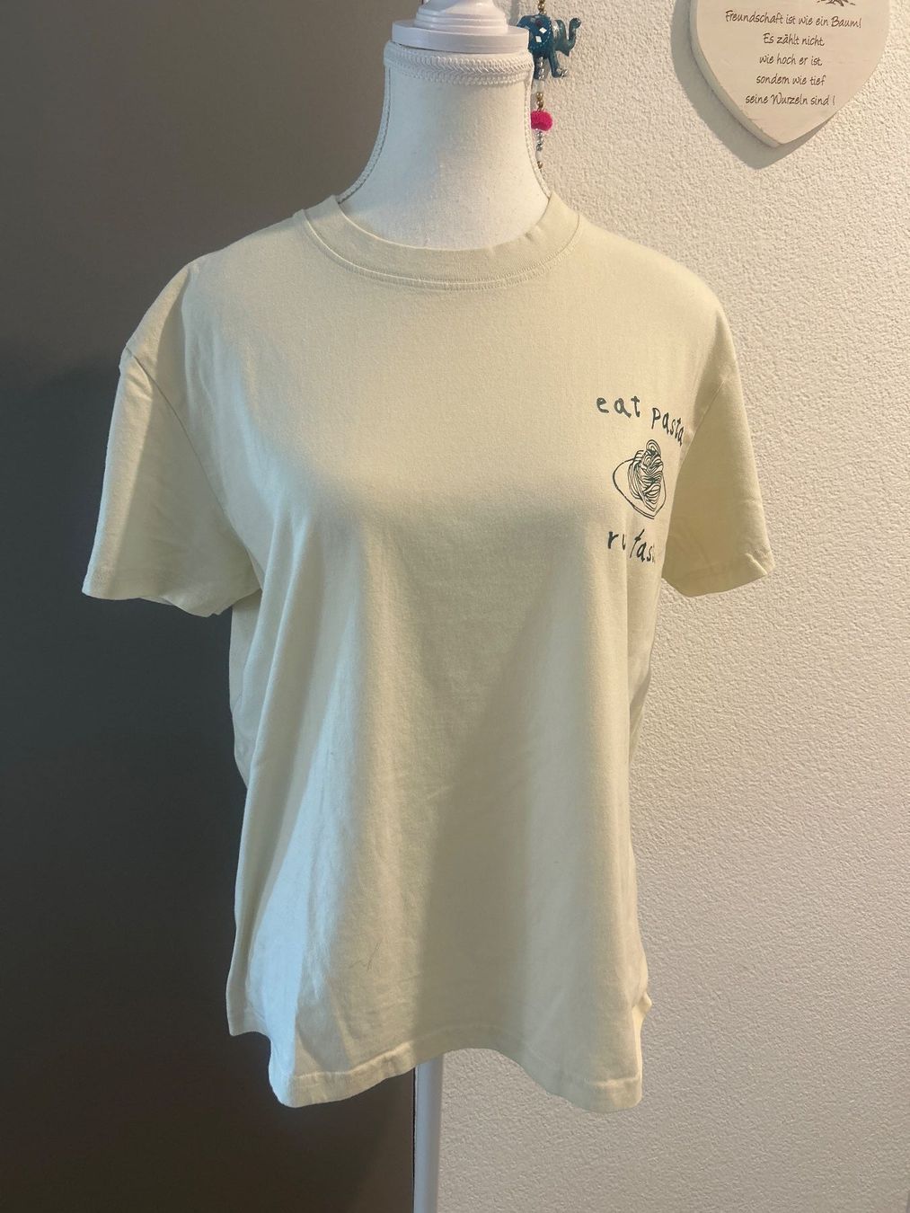 T-shirt: T-Shirt hellgelb mit Aufdruck Grösse M – Usato da Brunnen venduto da Nala2929