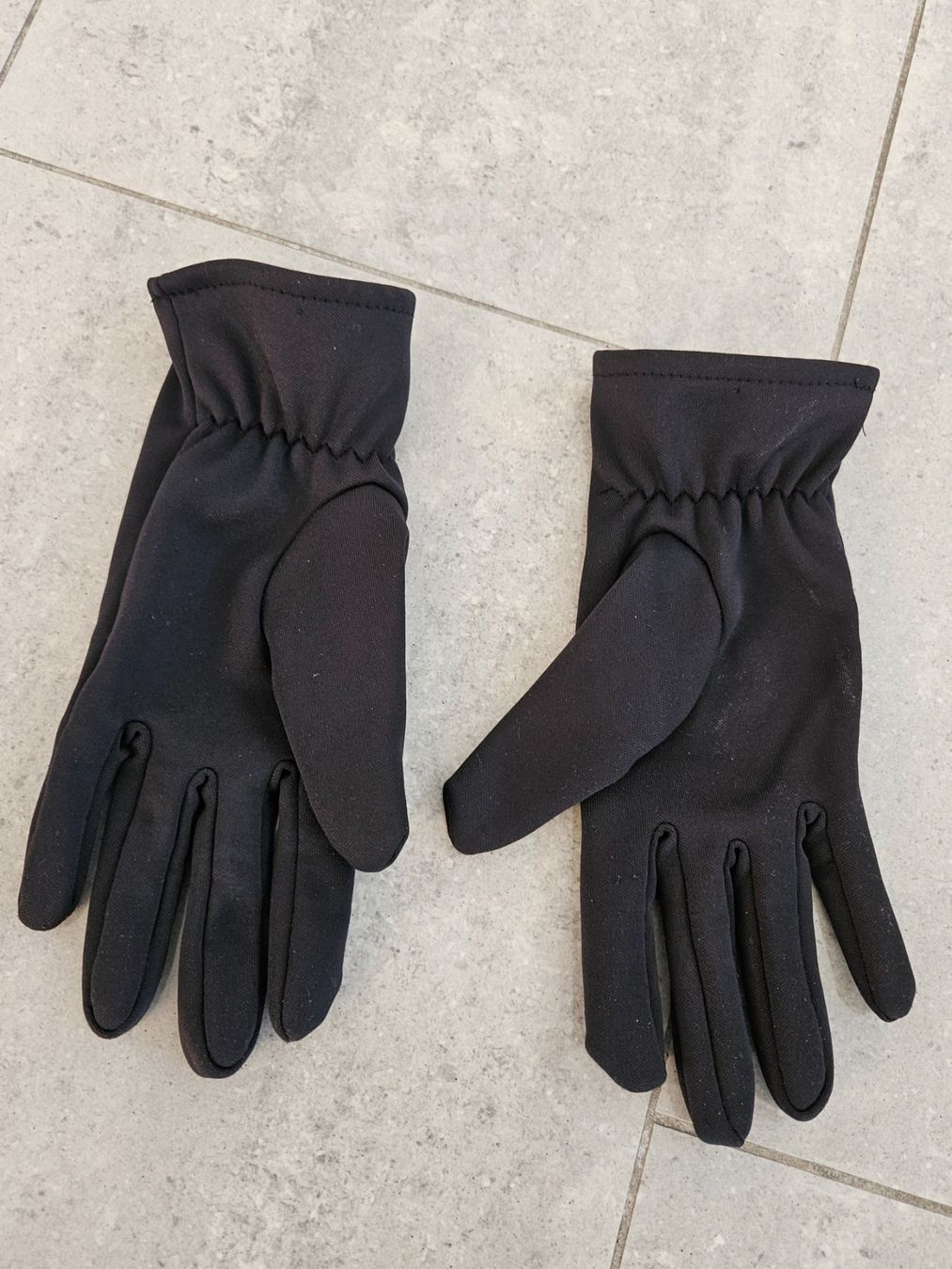 Guanti & manicotti: Handschuhe – Usato da Wiesendangen venduto da Sinhuk 1