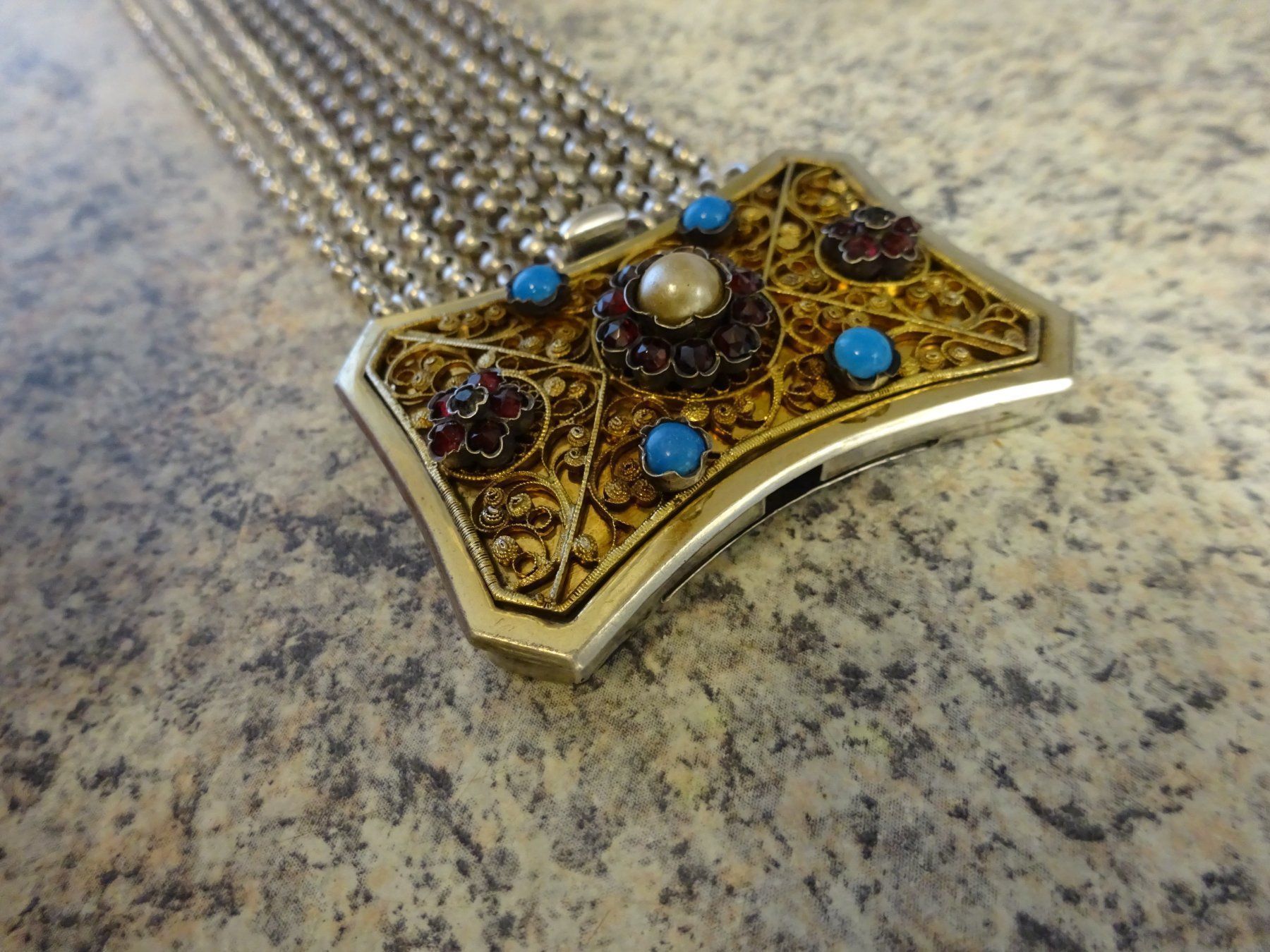 Catenine: Halsband / Bayern Dirndl – Usato da Esslingen venduto da FetteSchnecke 6