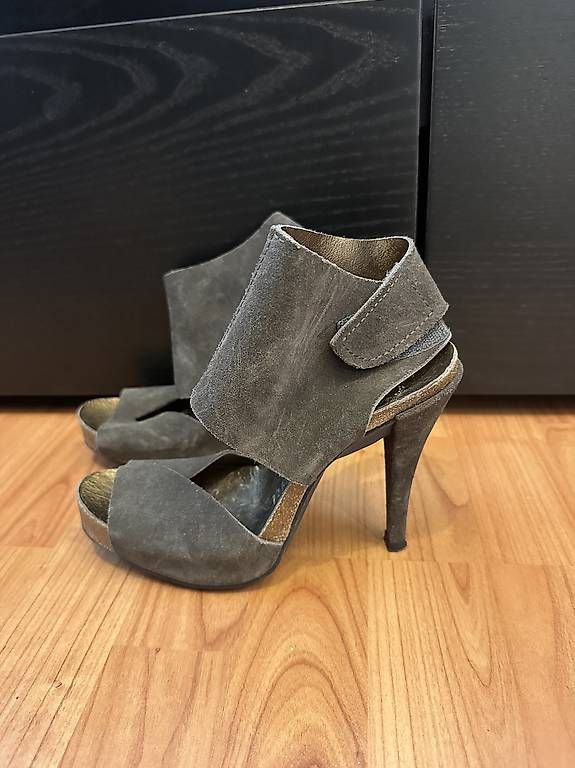 Damenschuhe: Leder Heels – Gebraucht aus Gockhausen von louparent