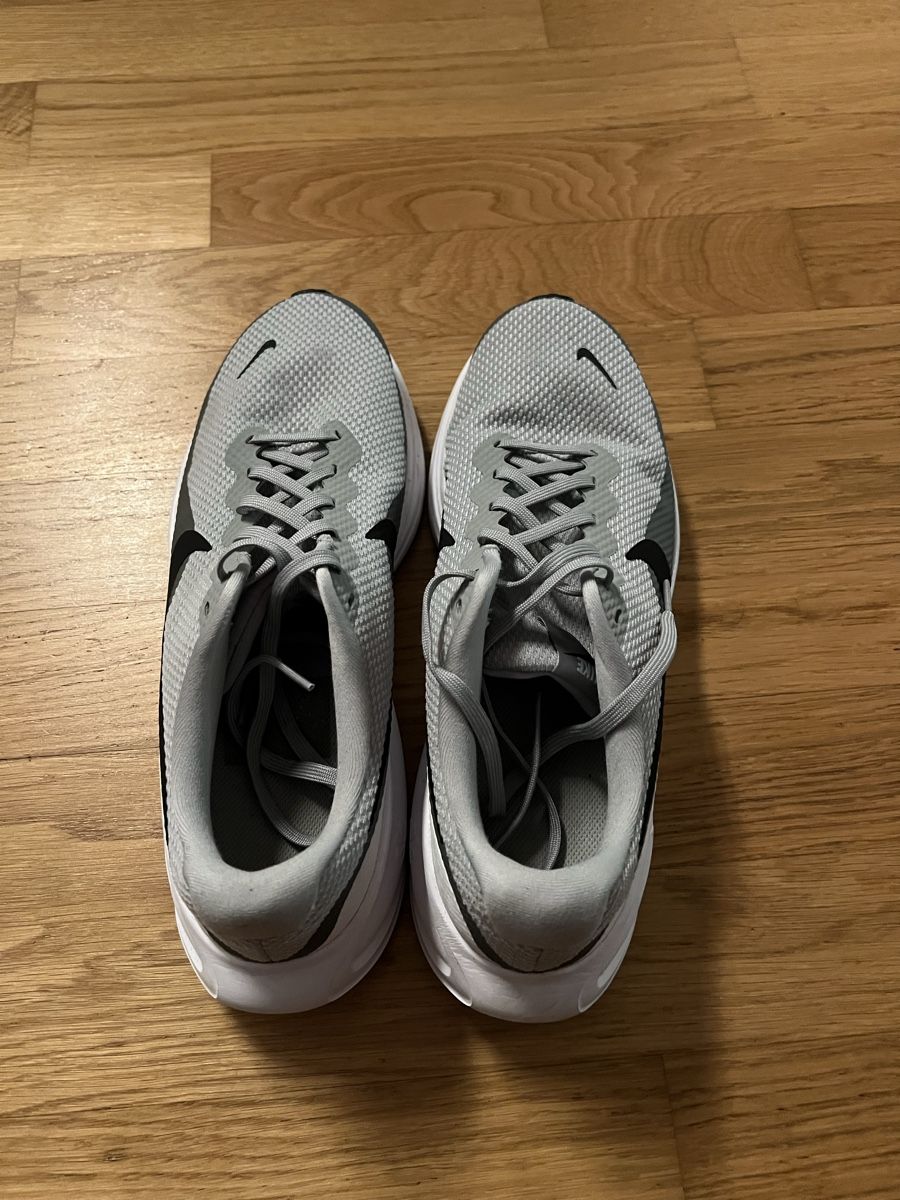 Nike Scarpe da uomo: Nike Revolution 8 Laufschuhe – Usato da Urtenen-Schönbühl venduto da david.elst 1
