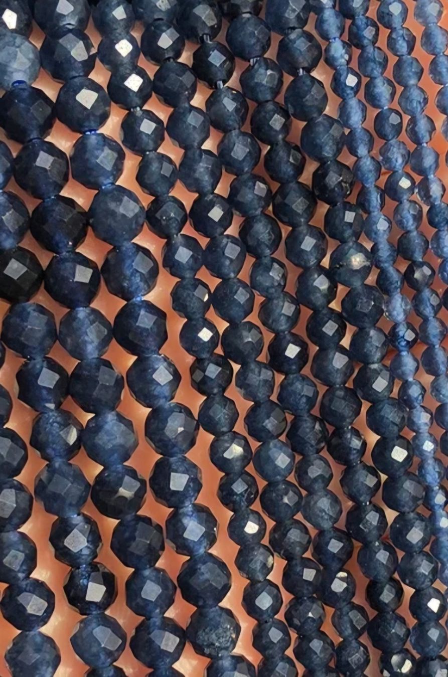 Minerali & Pietre curative: Saphir facettiert 3mm. Strang – Nuovo e nell'imballaggio originale da Menziken venduto da Mirager 1