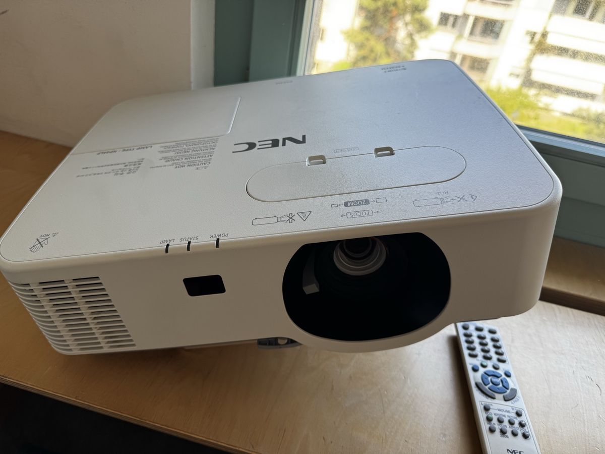 Nec Videoprojektoren: NEC Beamer & Dokumentenkamera Set – Gebraucht aus Basel von ali_mmw9 2