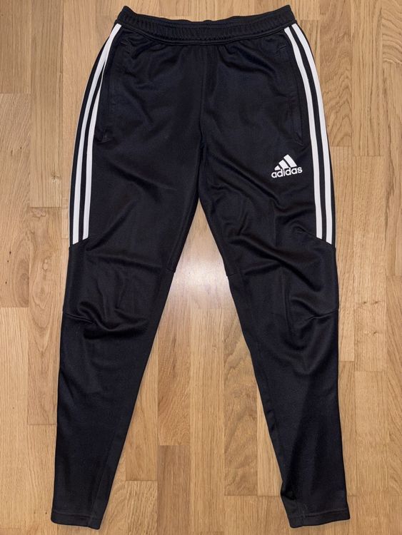 Adidas Pantaloni: Adidas Trainerhosen – Usato da Hindelbank venduto da eva_fd6b