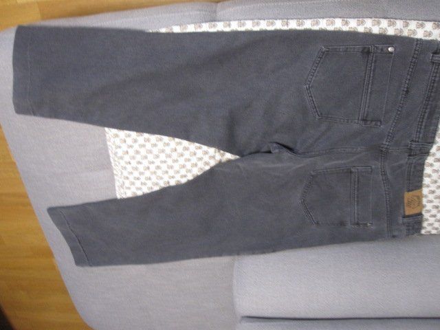 Jeans: schwarze Jeans – Gebraucht aus Ehrendingen von salvi1995 1