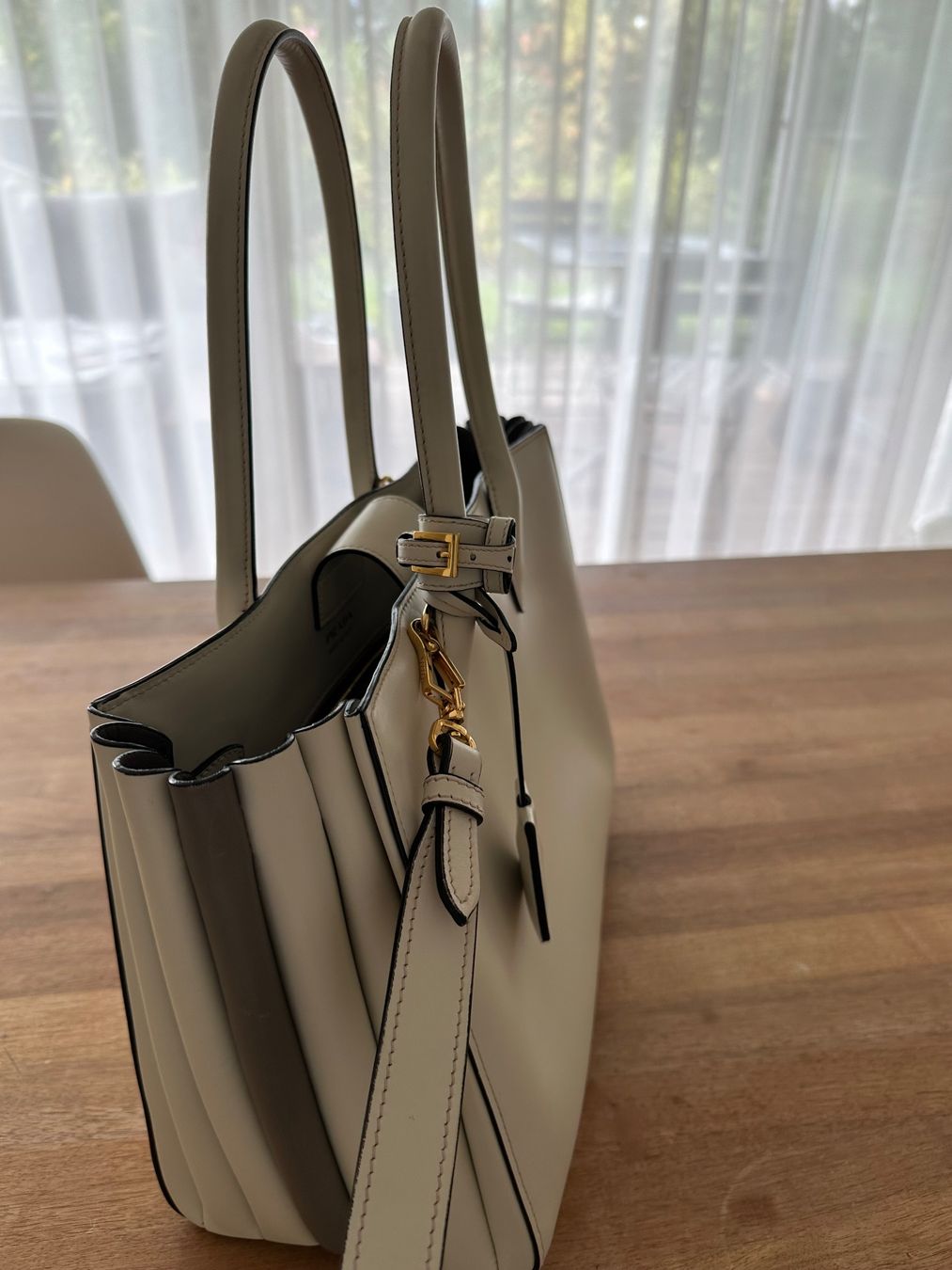 Prada Borse da donna: Prada Tasche weiss original – Usato da Hausen am Albis venduto da Mwtraining 4