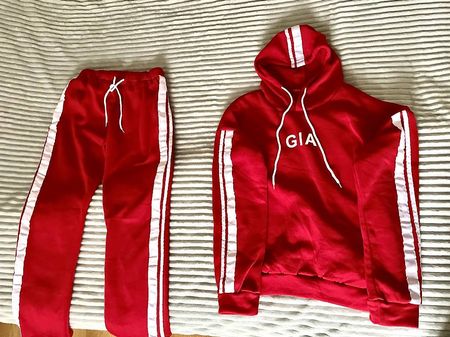 Neues Sportkostüm für Damen 40/44