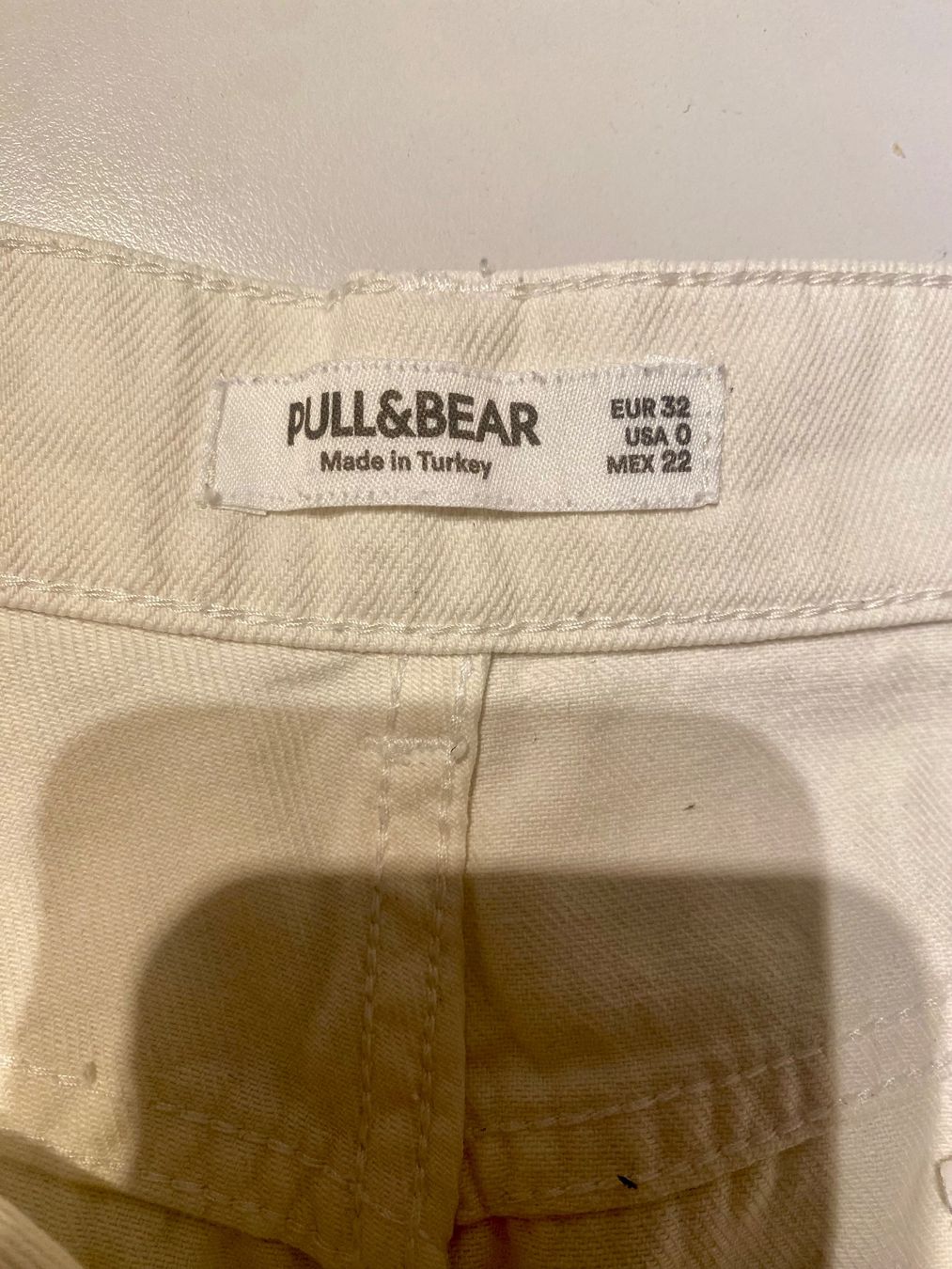 Pull&Bear Hosen: weisse Hose von PULL & BEAR ( Grösse 32) – Gebraucht aus Basel von vul_ws96 2