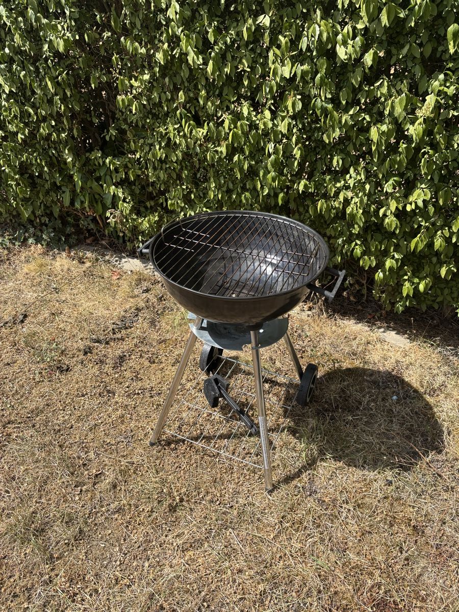Grils: Klassischer Grill inklusive Holzkohle – D'occasion à Küttigen par Ch.Marugg 1