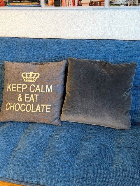 Kissen: Coussins "Keep Calm & Eat Chocolate" Marine & Beige – Gebraucht aus Gland von chr_h8qc 4