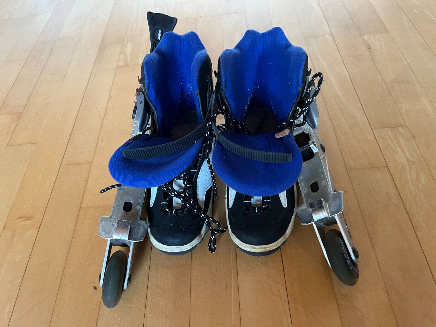 Pattini in linea & Pattini a rotelle: Rollerblades mit abnehmbaren Rollen Grösse 42 – Usato da Ostermundigen venduto da Schmiedi70 6