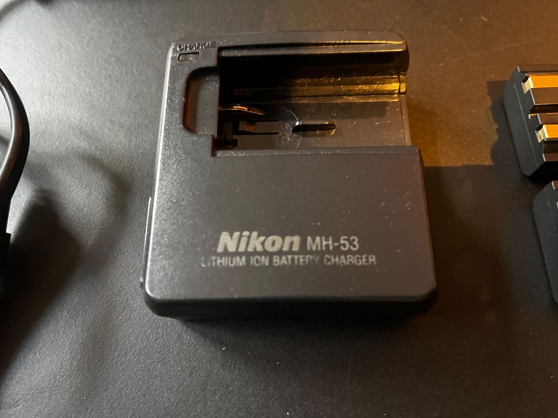 Nikon Altri Accessori: Nikon MH-53 Ladegerät + 2 Akkus – Usato da Zürich venduto da Vreni007 1