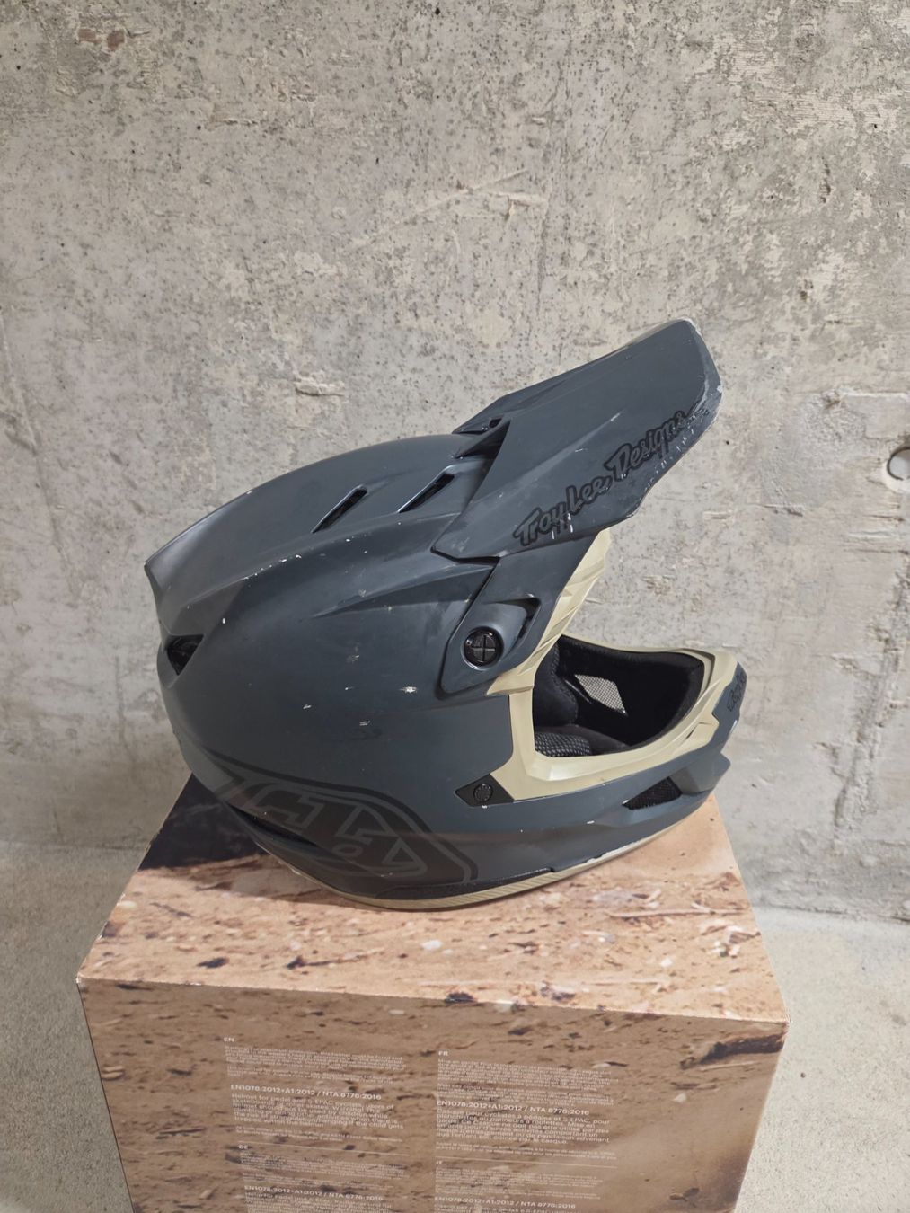 Troy Lee Caschi: Troy Lee Designs D4 Mips – Usato da Bern venduto da Freeride001 1