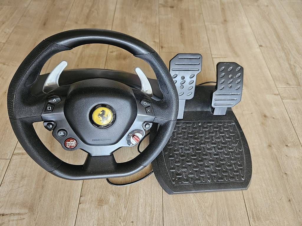 Controller: Volant et pédales pour console jeu vidéo  – Usato da Le Locle venduto da Larry67
