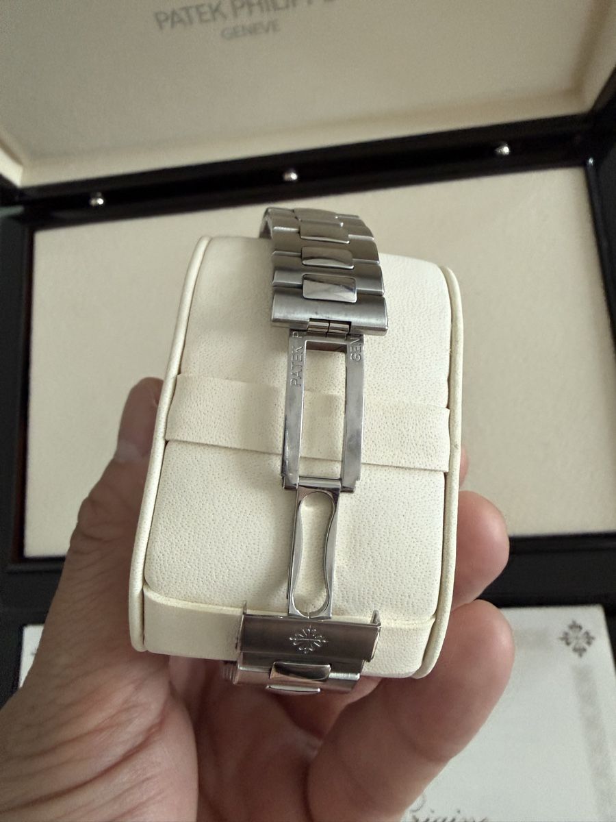 Patek Philippe Montres: Patek Philippe Nautilus 5711/1A-011 – D'occasion à Rorschach par kimtung 3