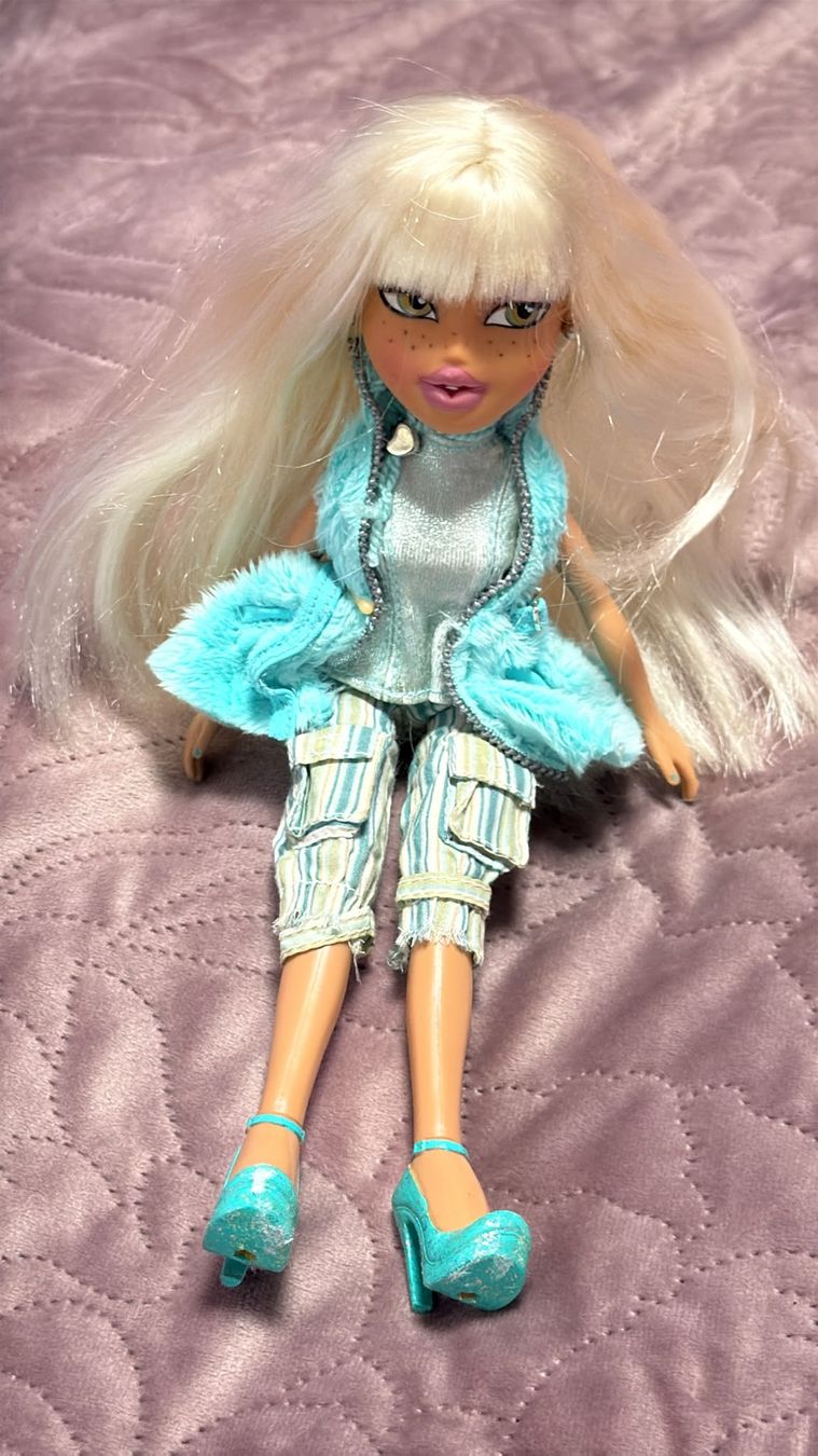 Puppen: Bratz Puppe blond mit blauer Weste  – Neu (gemäss Beschreibung) aus Netstal von Queen37 1
