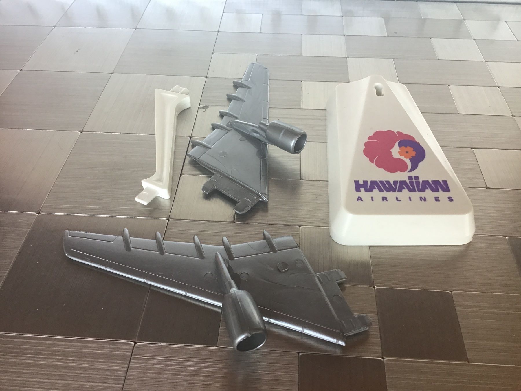 Modellbausätze & Standmodelle: WOOSTER WORLD  AIRLINES – Gebraucht aus Männedorf von Spezial-Modelle 3