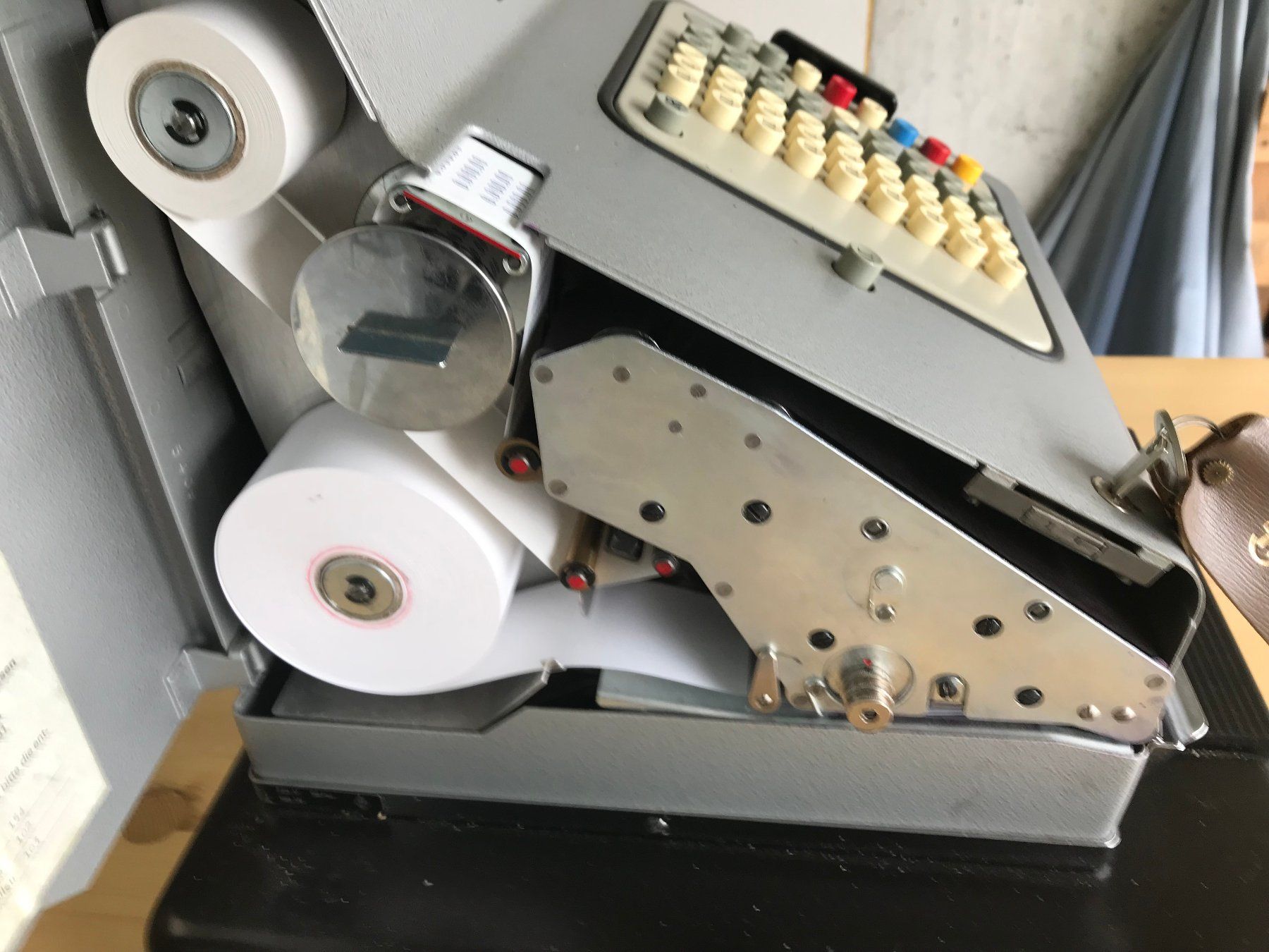 Sharp Kassen: Thermopapierrollen,Registrierkasse,Kassensystem,Kassenrollen – Neu und originalverpackt aus Bern von Friby3279 9